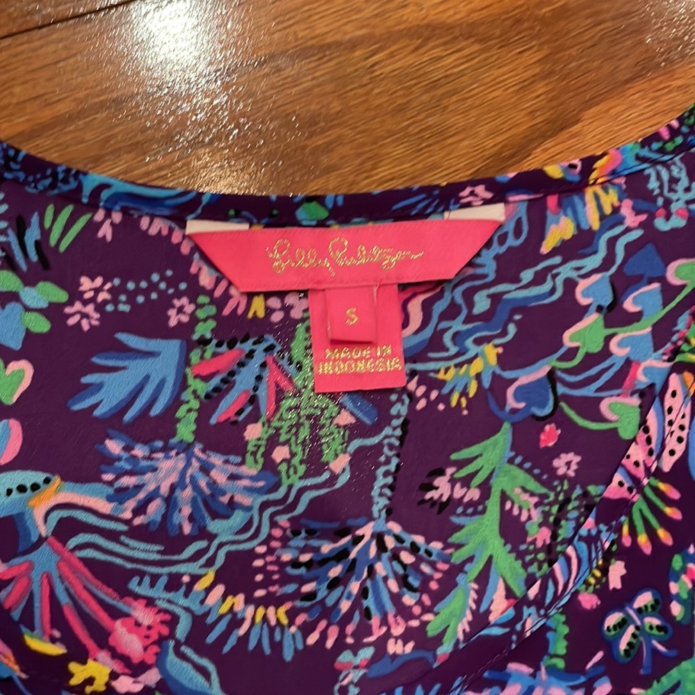Lilly Pulitzer Lil-Eeze Blouse Gently Worn. View 4